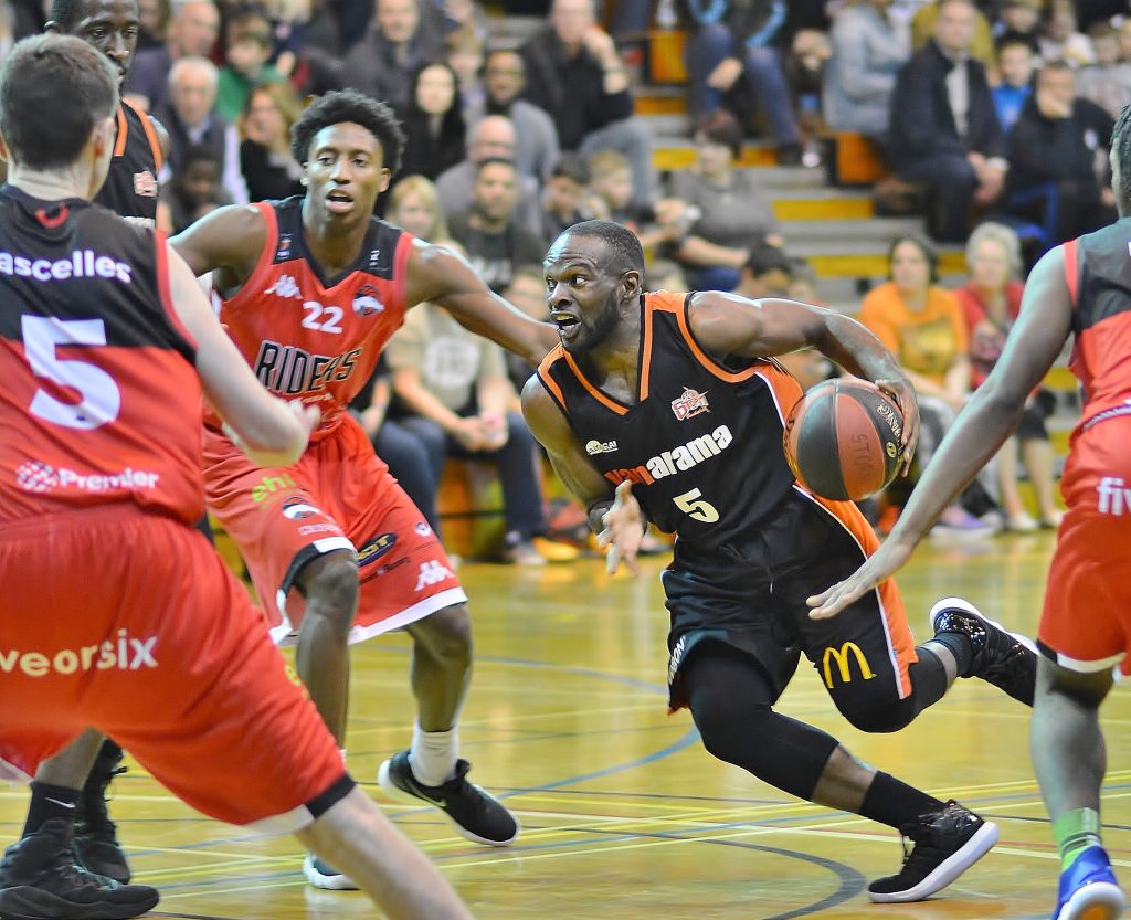 Long range shoot-out thrills Storm’s crowd