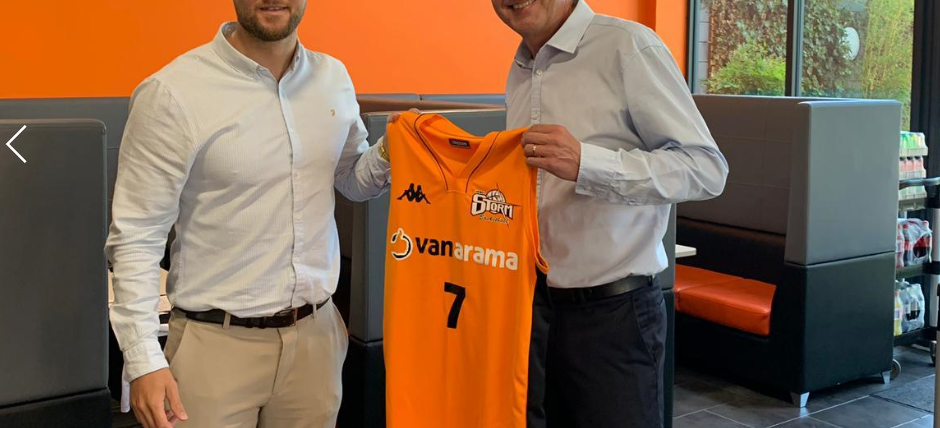 Vanarama extend their partnership with Hemel Storm