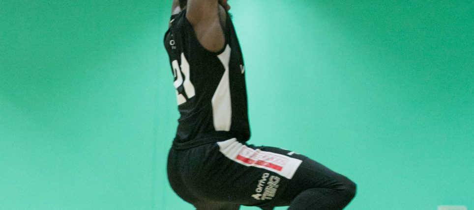 Storm lose out in close encounter with Rebels