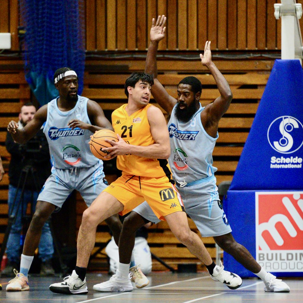 Storm strike late to defeat Thunder in the battle of the undefeated