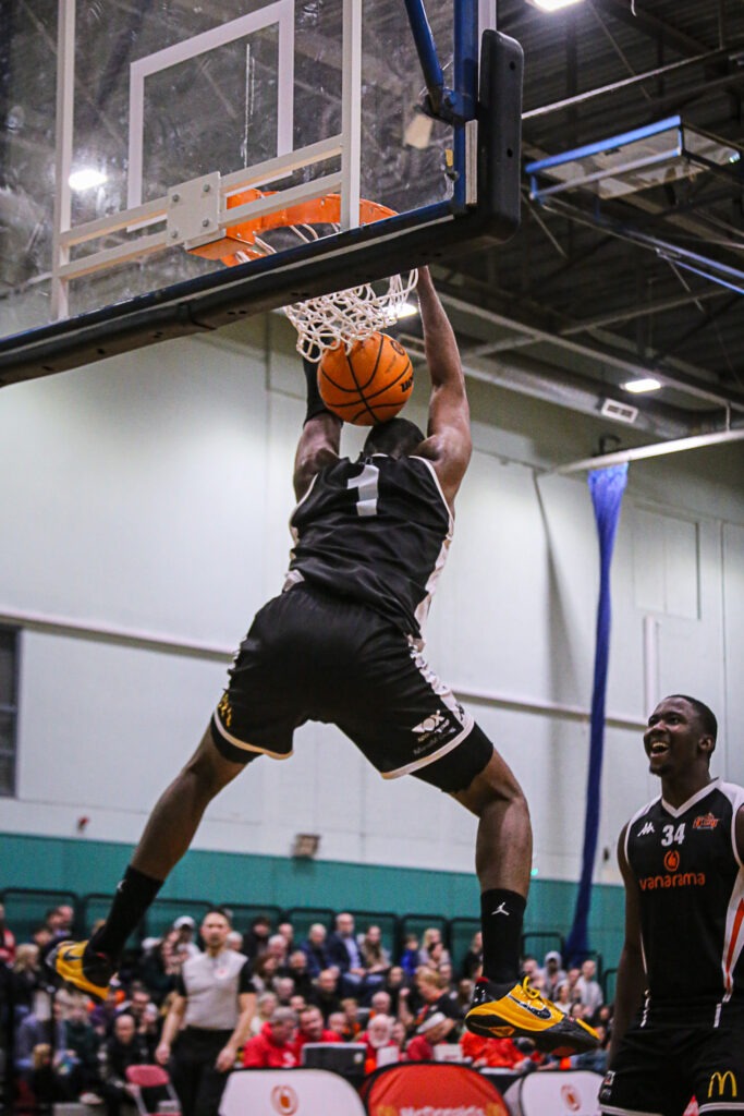 Storm bounce back with victory over local rivals