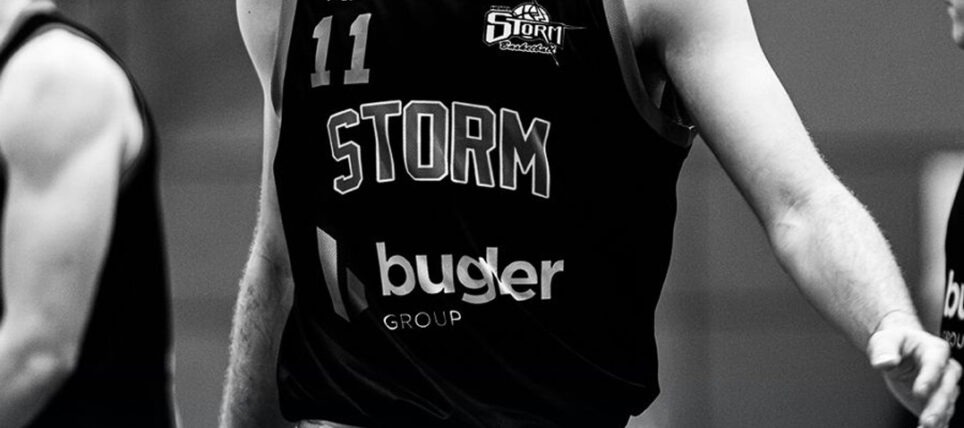 Storm strike Thunder in thriller